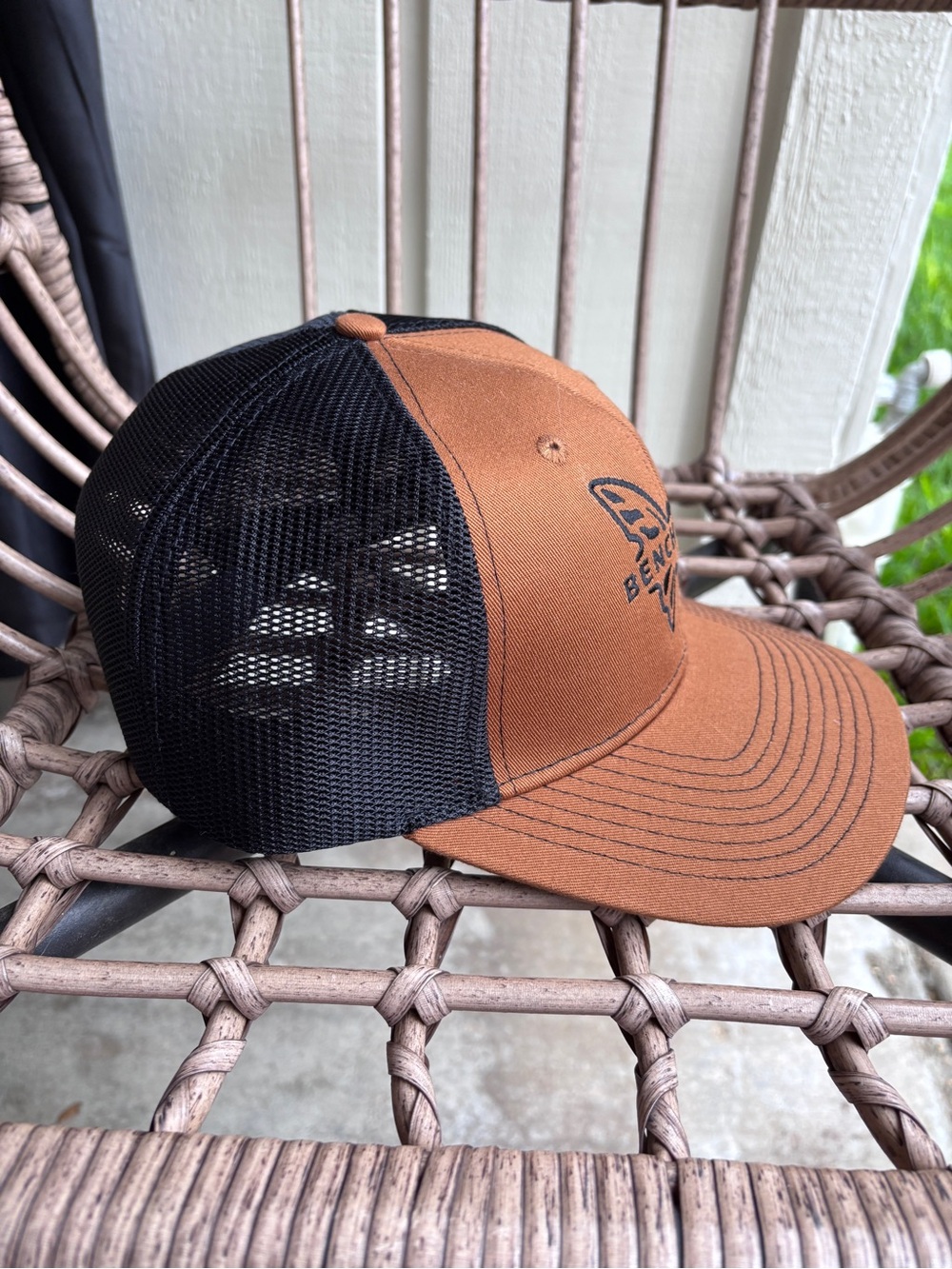 Benchmade Men's Brown and Black Embroidered Logo Trucker Cap - Picture 4 of 5